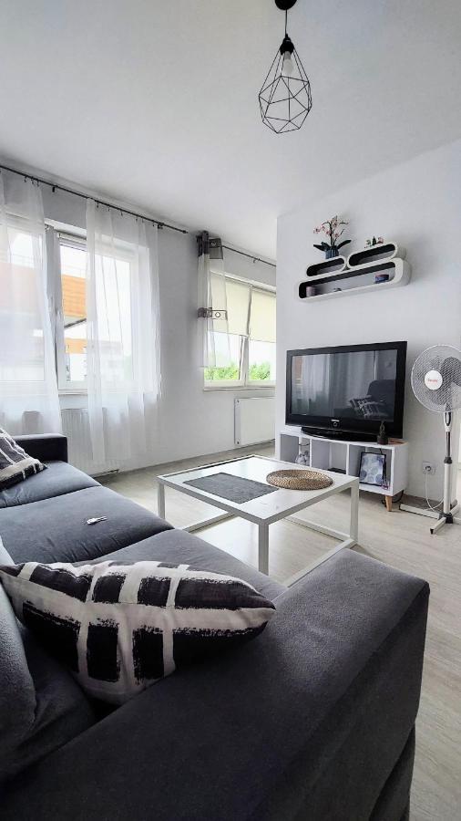 Apartment Black&white *
